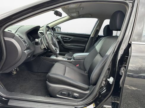 Used 2017 Nissan Altima 2.5 SR w/ LED Appearance Package image 11