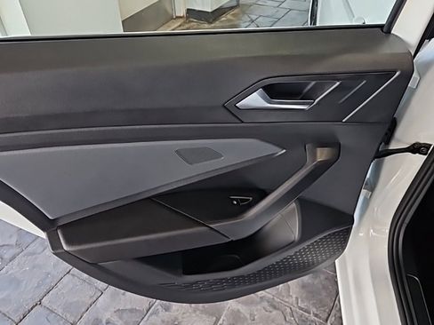 Used 2025 Volkswagen Jetta SE image 20