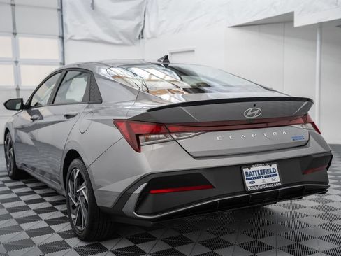 Used 2025 Hyundai Elantra Sport FWD image 6