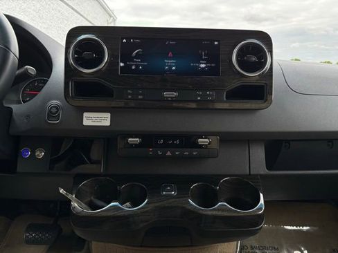 Used 2021 Mercedes-Benz Sprinter 3500 image 29