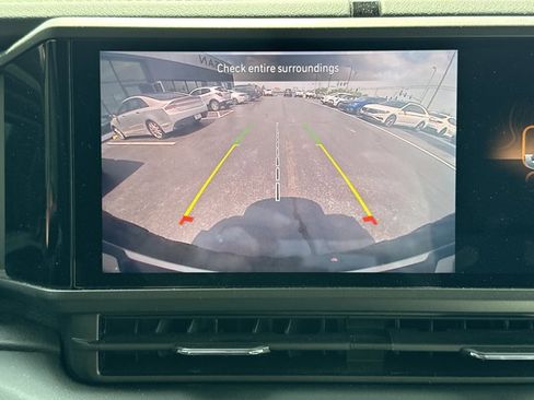 Used 2025 Jeep Wrangler Unlimited Rubicon w/ Convenience Group AWD/4WD image 5