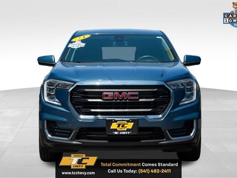 Used 2024 GMC Terrain SLE AWD/4WD image 2