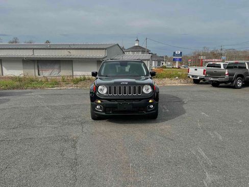 Used 2018 Jeep Renegade Latitude image 3