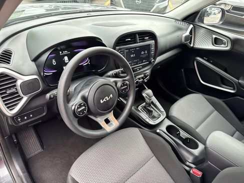 Used 2025 Kia Soul LX w/ LX Technology Package FWD image 19