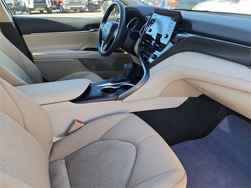 Used 2021 Toyota Camry LE w/ Convenience Package image 18