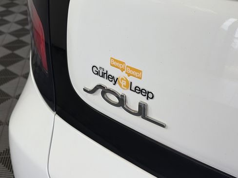 Used 2015 Kia Soul + FWD image 16