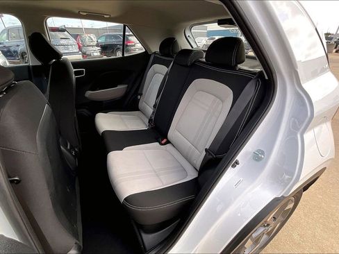Used 2025 Hyundai Venue SEL FWD image 25