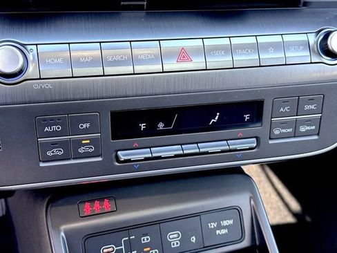 Used 2024 Hyundai Kona Limited image 18