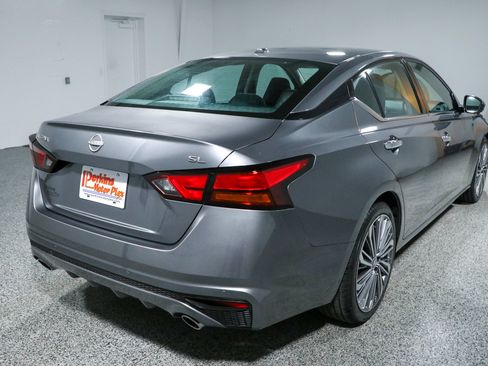 Used 2023 Nissan Altima 2.5 SL FWD image 7