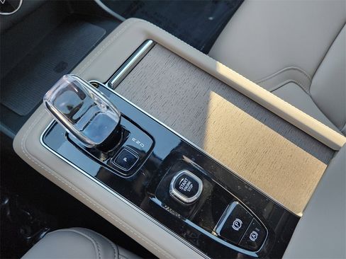 New 2026 Volvo XC90 T8 Plus image 10