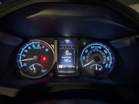 Used 2022 Toyota Tacoma TRD Off-Road image 11