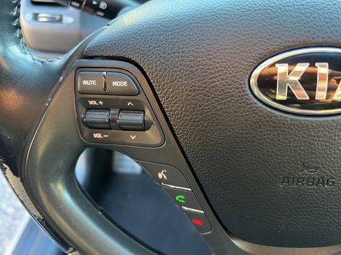 Used 2016 Kia Forte SX image 15