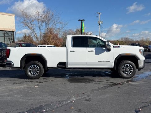 Used 2022 GMC Sierra 2500 SLE w/ SLE Value Package; image 9