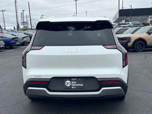 Used 2024 Kia EV9 Light RWD image 8