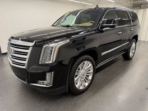 Used 2019 Cadillac Escalade Platinum AWD/4WD image 4