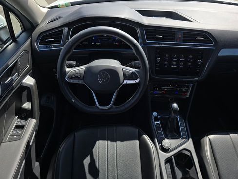 Used 2022 Volkswagen Tiguan SE image 11