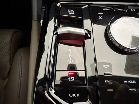 Certified 2025 BMW 530i w/ Premium Package RWD image 14