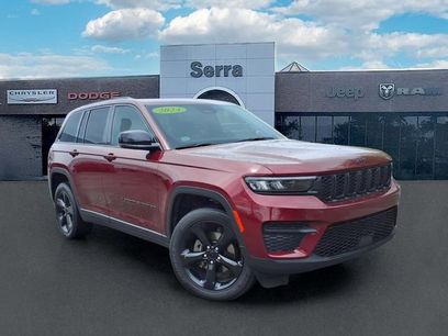 Used 2024 Jeep Grand Cherokee Altitude