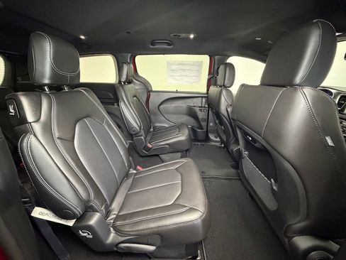 New 2026 Chrysler Pacifica Select AWD/4WD image 10
