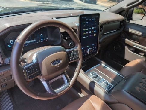 Used 2024 Ford Expedition King Ranch image 9