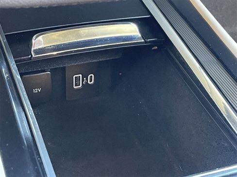 Used 2020 Lincoln Corsair Standard w/ Rear Removable Package Tray image 29