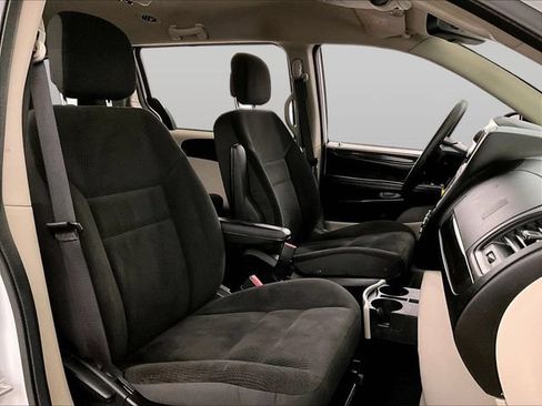 Used 2019 Dodge Grand Caravan SE FWD image 8