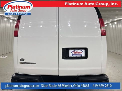 Used 2018 Chevrolet Express 3500 Work Van w/ Driver Convenience Package image 4