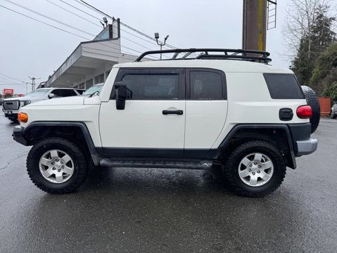 Used 2010 Toyota FJ Cruiser 4WD image 2