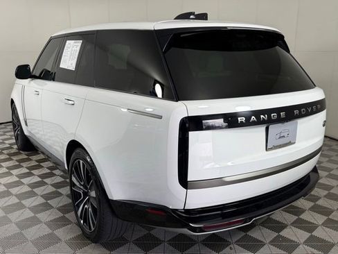 Used 2023 Land Rover Range Rover SE image 4