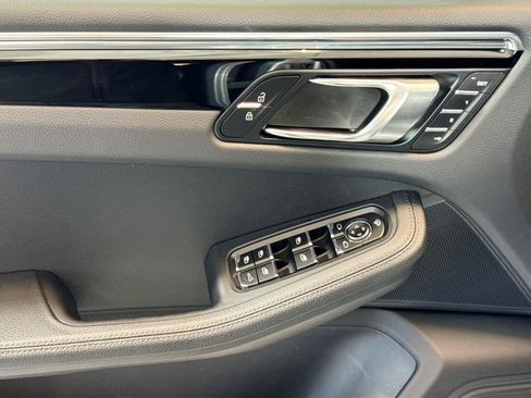 Used 2024 Porsche Macan image 11