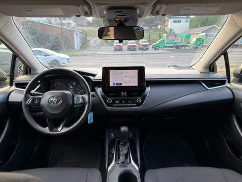 Used 2023 Toyota Corolla LE FWD image 17