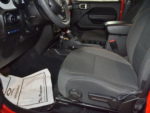 Used 2024 Jeep Wrangler Unlimited w/ Convenience Group AWD/4WD image 41