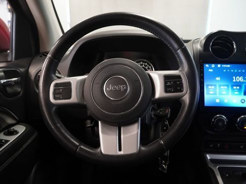 Used 2015 Jeep Compass Latitude image 17