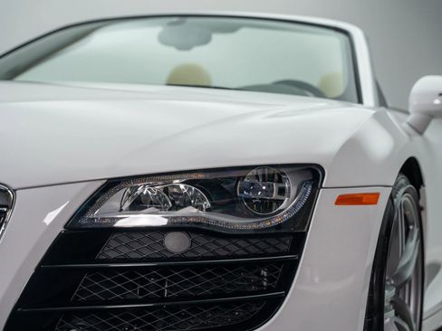 Used 2011 Audi R8 V10 image 22