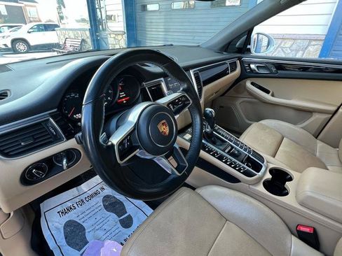 Used 2018 Porsche Macan image 16
