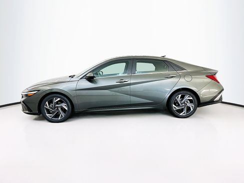 Used 2025 Hyundai Elantra SEL image 4