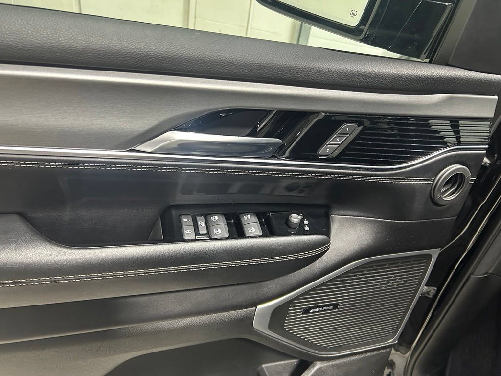 Used 2023 Jeep Wagoneer Series II AWD/4WD image 11