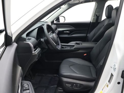 Certified 2025 Toyota Grand Highlander FWD image 14