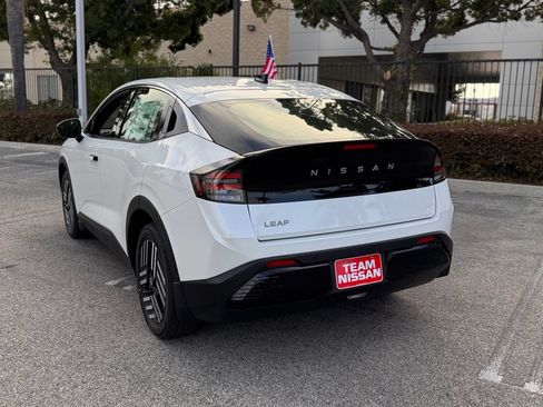 New 2026 Nissan Leaf SV+ w/ Illuminated Package FWD image 5