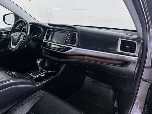 Used 2017 Toyota Highlander Limited AWD/4WD image 28