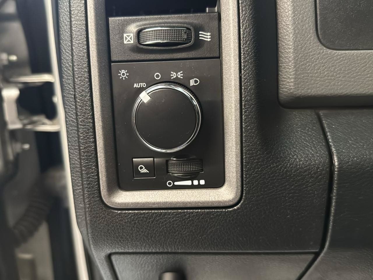 Used 2015 RAM 3500 Tradesman w/ Chrome Appearance Group AWD/4WD image 10