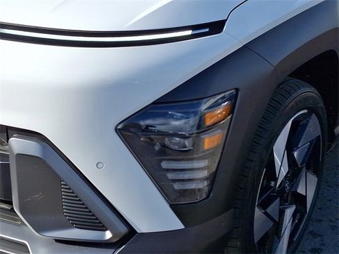 Used 2024 Hyundai Kona Limited image 9