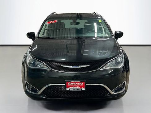 Used 2018 Chrysler Pacifica Touring-L w/ Tire & Wheel Group FWD image 4