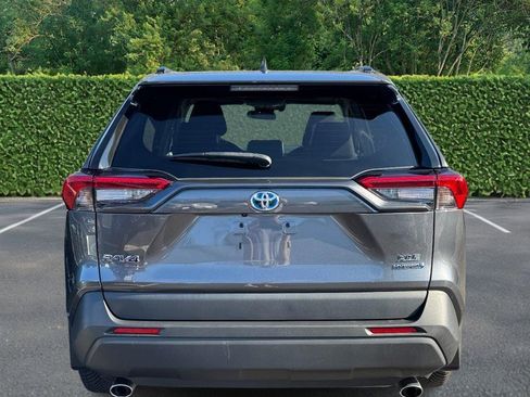 Used 2021 Toyota RAV4 XLE w/ Convenience Package image 8