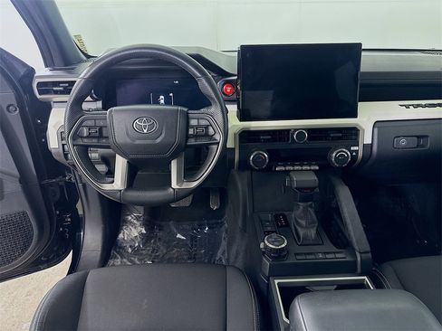Used 2024 Toyota Tacoma TRD Off-Road image 17