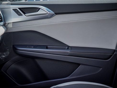 New 2026 Volkswagen Taos SE image 16