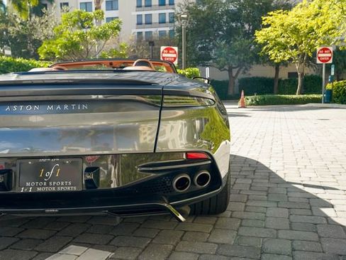 Used 2023 Aston Martin DBS Volante image 25