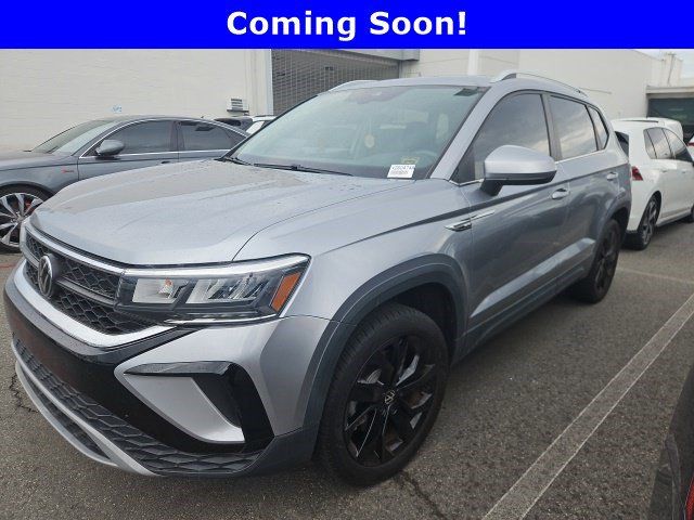 Used 2023 Volkswagen Taos SE w/ Black Wheel Package FWD image 1