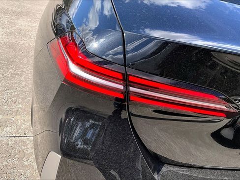 Used 2025 BMW 530i w/ Premium Package image 15