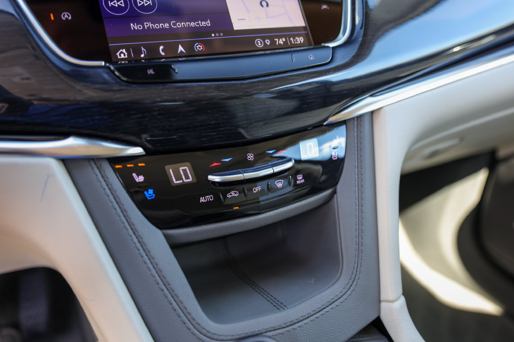 Used 2025 Cadillac XT6 Premium Luxury FWD image 19
